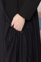 Платье-кардиган с капюшоном DP 3476BK Две ткани: мягкая трикотажная ткань двунитка (хлопок 70% полиэстер 30%) и хлопковая рубашечная (хлопок 74% полиэстер 23% эластан 3%). Объёмные карманы с кулиской. 