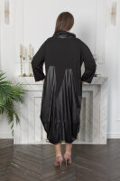Платье MY 23405BK Две ткани: экокожа и мягкая трикотажная ткань двунитка, каркасный воротник с молнией, навесные карманы.