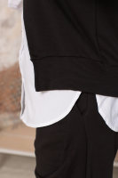 Туника-имитация двойки H-4 00424BK Верхняя часть туники выполнена из мягкой трикотажной ткани трёхнитка, нижняя - из рубашечной ткани, отделка - аппликация с логотипом фирмы, пуговицы-булавки.