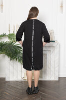 Платье MY 23436BK Мягкая трикотажная ткань двунитка, отделочная ткань - экокожа, рабочие молнии с буквенным принтом, объёмный накладной карман, кулиска понизу.