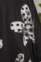 Ветровка с капюшоном DRK B1186BK Подкладка капюшона, манжеты на рукавах и аппликация на спине выполнены из ткани с пайетками, капюшон стягивается кулиской, по бокам - вставки из трикотажной резинки.