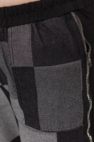 Брюки джинсовые DP 4392GY Передняя часть брюк выполнена из  мягкой плотной  джинсовой ткани с рваными потёртостями (хлопок 100%), спинка - из мягкой трикотажной ткани двунитка (вискоза 65% нейлон 30% эластан 5%), по бокам - рабочие молнии.