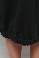 Платье TRS 7058BK Отделочная ткань - полиэстер 100% (тонкая плащёвка), отделка платья - вышивка, на воротнике - люверсы и кулиска.