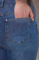 Джинсы REF 752BL Отделка - стразы, жемчуг, аппликация. Нижний край джинсов на фото подвёрнут, полная длина шага по внутренней стороне ноги (без подворота) - 79 см.