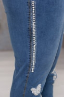Джинсы REF 752BL Отделка - стразы, жемчуг, аппликация. Нижний край джинсов на фото подвёрнут, полная длина шага по внутренней стороне ноги (без подворота) - 79 см.