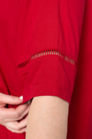 Платье-рубашка DP 70009RD Изделие выполнено из штапеля, отделка - декоративная тесьма, разноуровневые накладные карманы.