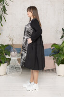 Платье HOOK 23730BW Впереди - рельефная ткань, рукава и кокетка на спинке - из мягкой трикотажной ткани, спинка - из хлопка. 