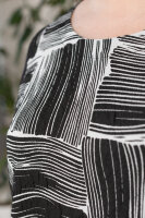 Платье HOOK 23730BW Впереди - рельефная ткань, рукава и кокетка на спинке - из мягкой трикотажной ткани, спинка - из хлопка. 