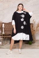 Комплект (платье-рубашка и свободная туника) DRK 3721BK Туника выполнена из тонкой, шелковистой, струящейся ткани, отделка - аппликация и буквенный принт.