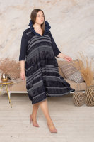 Платье La DG 2482BL Платье выполнено из трикотажной пружинящей ткани, воротник - из тафты, рукава - из тонкой трикотажной ткани.