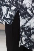 Рубашка DP 70033WH Плотная, струящаяся, шелковистая ткань - атлас (вискоза 100%). Отделка - лента с металлом.