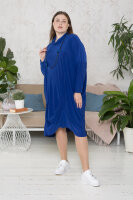 Платье DP 2999BL Платье выполнено из ткани масло (эластичное трикотажное полотно с нежной структурой, по виду напоминает шёлк). Аксессуар (кулон) - в комплекте. 