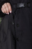 Пальто с капюшоном DP 3450BK Пальто - из рельефной ткани (утеплитель - тонкий слой синтепона), подкладка - полиэстер 100%, рукава - плотная трикотажная лапша, застёжка - карабины и крупные кнопки.