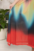 Платье MY 2348BK Платье - двухслойное, верхний слой выполнен из сетки (фатина) с ярким принтом, нижний - из мягкой трикотажной ткани. Верхний слой платья изнутри по бокам завязывается, создавая различные оригинальные силуэты.