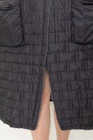 Пальто DP 3449BK Пальто - из стёганой плащёвки (утеплитель - синтепон), подкладка - полиэстер 100%. Кулиска - понизу изделия и на рукавах.