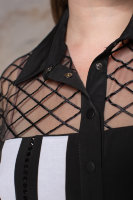Платье-рубашка CD 4122BK Платье выполнено из шелковистой ткани, кокетка - из сетки (фатина) с вышивкой. Отделка - принт, стразы.