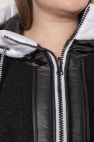 Куртка-шубка с капюшоном двусторонняя MY 23410BK Зимняя тёплая куртка - двусторонняя. Одна сторона - шубка, выполнена из ткани, похожей на стриженную овчину, отделка - накладные карманы из плащёвки и вышивка. Вторая  сторона  - из стёганой плащёвки (утеплитель - синтепон), кулиска - понизу, в капюшоне и на рукавах. Отделка - аппликация с буквенным принтом. 