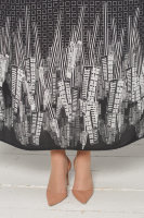 Платье DP 2827BK Платье выполнено из штапеля (вискоза 100%), кокетка - из трикотажной ткани (вискоза 95% эластан 5%).