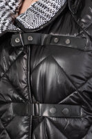 Пальто с капюшоном двустороннее MY 23438BW Пальто - из стёганой плащёвки (утеплитель - синтепон), капюшон - отстёгивается. Отделка - аппликация с буквенным принтом.