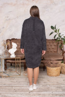 Платье-туника с брошью DRK B4963GY Платье выполнено из трикотажной бархатистой ткани, отделочная ткань - тонкая плащёвка, низ изделия стягивается кулиской.