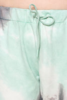 Костюм спорт-шик (брюки и футболка с капюшоном) DRK 1003GN Костюм выполнен в стиле тай-дай, декоративные фактурные швы, необработанные края. Капюшон стягивается кулиской.