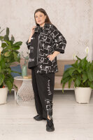 Брючный костюм MY 23513BW Мягкая трикотажная ткань двунитка, элементы отделки - из рельефной чёрно-белой ткани, принт, аппликация.