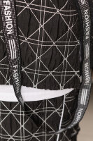 Костюм-тройка (брюки, рубашка и жилет) MY 23499BW Брюки и жилет - двухслойная рельефная ткань, рубашка - хлопок с эластаном. Отделка - навесной и накладной карманы из тафты с буквенным принтом, широкая резинка с буквенным принтом, металлическая цепочка с карабинами, понизу брюк - кулиски.  