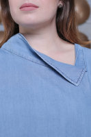 Платье DRK B4106BL Платье выполнено из лёгкой шелковистой джинсовой ткани, отделка - буквенный принт, металл, брелок.