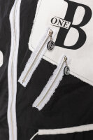 Ветровка с капюшоном BNE 4010BK Плащёвка. Отделка - аппликация из джинсовой ткани с буквенным принтом, декоративные молнии, кулиска.