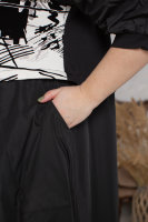 Платье DRK B1116BK Платье - из тафты, кокетка платья выполнена из ткани с бархатным и серебристым накатом, рукава и низ изделия стягиваются кулиской.