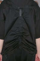 Рубашка H-4 00628BK Спинка присборена на ленты с пластиковыми карабинами. 