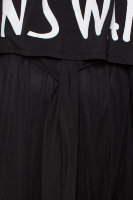 Костюм (юбка и туника) DRK P6269BK Туника и подкладка юбки выполнены из трикотажной ткани, юбка - из сетки (фатина). На тунике - вставки из хлопка с буквенным принтом, широкая трикотажная резинка - по горловине.