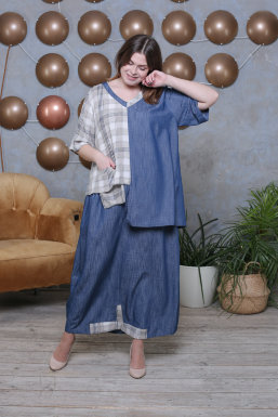 Костюм (юбка и туника) HOOK 062BL Костюм выполнен из лёгкой шелковистой джинсовой ткани.