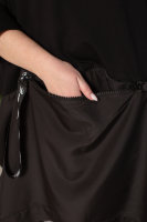Платье-туника BNE 8055BK Изделие выполнено из мягкой трикотажной ткани двунитка. Отделочная ткань - тафта (полиэстер 100%). Отделка - ленты с буквенным принтом, на спинке - принт.