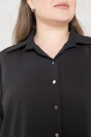 Рубашка KFY 22460BK Шёлковая ткань, вставки гофре на рукавах с аппликацией из цветной ткани. 