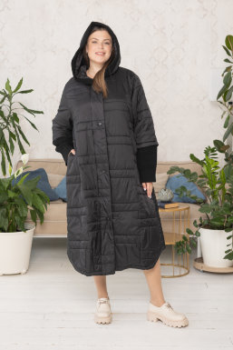 Пальто с капюшоном DP 3416BK Пальто - из стёганой плащёвки (утеплитель - синтепон), подкладка - нейлон 100%, рукава и отделка капюшона - из трикотажной резинки (шерсть 50% акрил 50%).