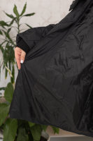 Куртка с капюшоном DV 22303BK Куртка - из стёганой плащёвки (утеплитель - синтепон), подкладка - нейлон 100%, манжеты на рукавах - из трикотажной резинки (шерсть 50% акрил 50%), отделка капюшона - искусственный мех.