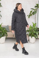 Пальто с капюшоном OLV 10074BK Пальто - из стёганой плащёвки, утеплитель - синтепон, подкладка - полиэстер 100%. Вставки внизу - из плотной трикотажной резинки.