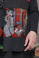 Комплект (платье и жилет) CNG 1019GY Передняя часть жилета выполнена в стиле пэчворк с аппликацией (сумочка, внутри которой - стразы).