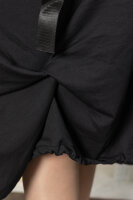 Платье H-4 02248BK Воротник-хомут, манжеты на рукавах и объёмный накладной карман - из мягкой трикотажной лапши. Отделка - ленты с карабинами, кулиска понизу.