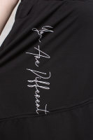 Костюм (юбка и туника) DP 5079BK Отделка костюма - буквенный принт. Кулиски на юбке и тунике стягиваются, создавая различные оригинальные силуэты.