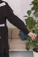 Рубашка H-4 02480BK Хлопковая рубашечная ткань, отделка - аппликация из трикотажной ткани с буквенным принтом.