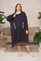Платье MM 7951BL Платье выполнено из мягкой трикотажной ткани двунитка. Отделка - принт, декоративные молнии.