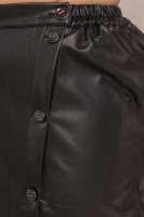 Юбка из экокожи DP 5087BK Отделка - накладной карман, металлические пряжки, люверсы.