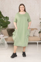 Платье DP 20016GN Комбинация двух тканей: мягкой трикотажной (хлопок 95% эластан 5%) и эластичной рубашечной (хлопок 74% полиамид 23% эластан 3%). Отделка - объёмные накладные карманы, по бокам - кулиски.