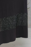 Платье с кулоном DP 2641BK Вставка выполнена из фатина с пайетками.