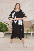 Платье DRK P6429BK Платье выполнено из штапеля (вискоза 100%). Отделка - буквенный принт, трикотажная резинка.