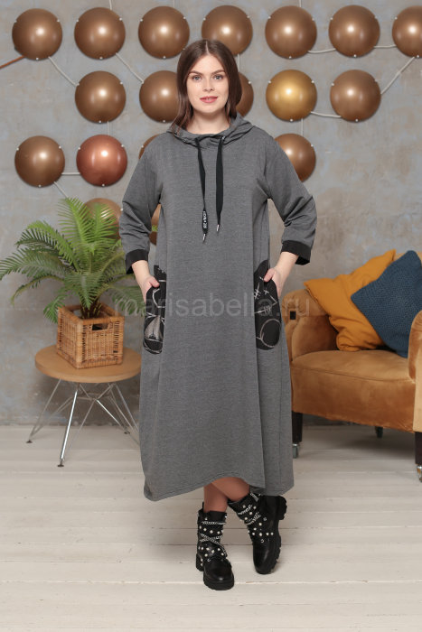 Платье с капюшоном HOOK 014G Карманы и аппликация на спинке выполнены из тонкой плащёвки с серебристым принтом, манжеты на рукавах - тоже из тонкой плащёвки.