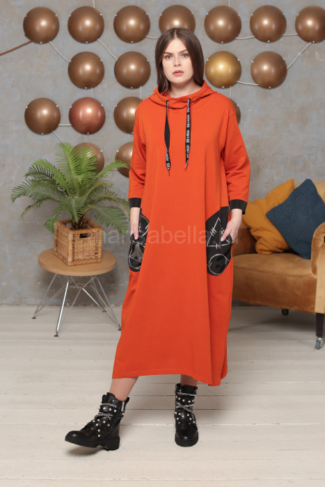Платье с капюшоном HOOK 014OR Карманы и аппликация на спинке выполнены из тонкой плащёвки с серебристым принтом, манжеты на рукавах - тоже из тонкой плащёвки.