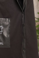 Кардиган-пончо с капюшоном DRK 8603BK Отделка кардигана - из ткани, имитирующей кожу, накладные карманы, вышивка. 